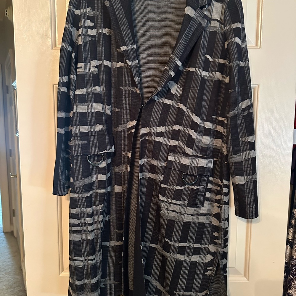 Misook Black and Gray Knit Top
